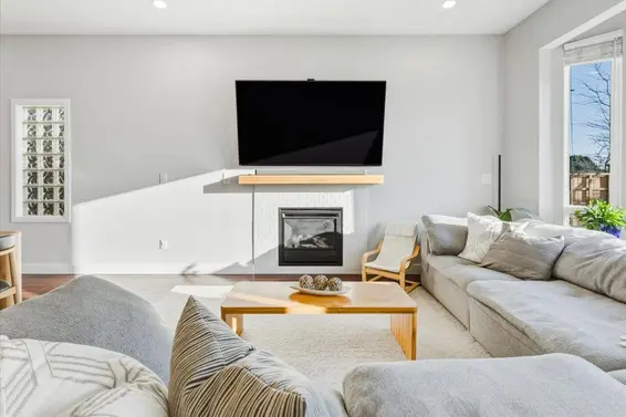 318 East Keith Road, North Vancouver For Sale - image 7