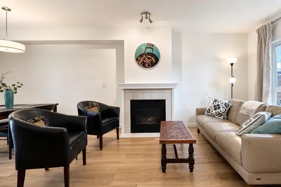 13 915 Tobruck Avenue, North Vancouver For Sale - image 3