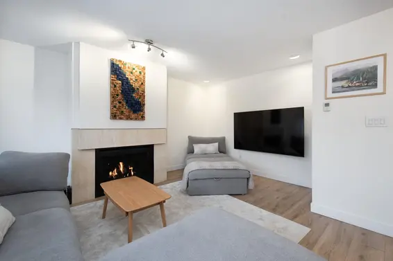 5 229 East 8th Street, North Vancouver For Sale - image 9