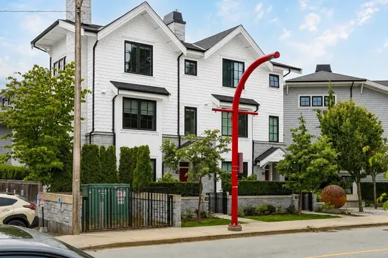 14 1133 Ridgewood Drive, North Vancouver For Sale - image 2