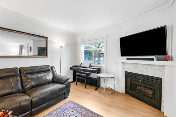 38 889 Tobruck Avenue, North Vancouver For Sale - image 4