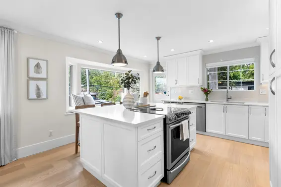 6364 Nelson Avenue, West Vancouver For Sale - image 8