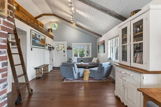 1371 Borthwick Road, North Vancouver For Sale - image 4