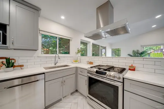 1911 Mahon Avenue, North Vancouver For Sale - image 11