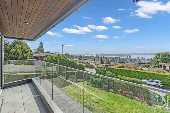 2205 Palmerston Avenue, West Vancouver For Sale - image 2