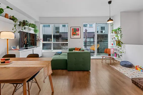 27 533 East 3rd Street, North Vancouver For Sale - image 5