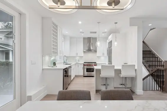 2008 Larson Road, North Vancouver For Sale - image 8