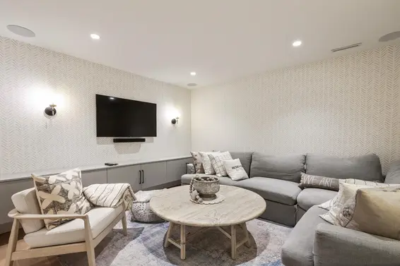 1725 Peters Road, North Vancouver For Sale - image 17