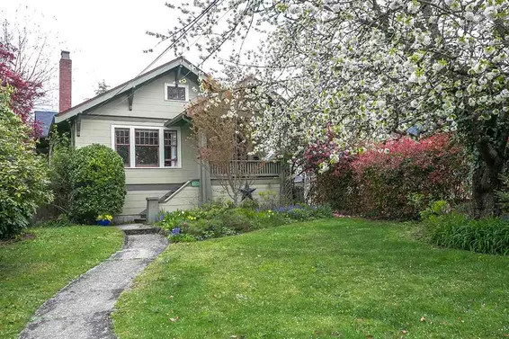 334 East 9Th Street, North Vancouver