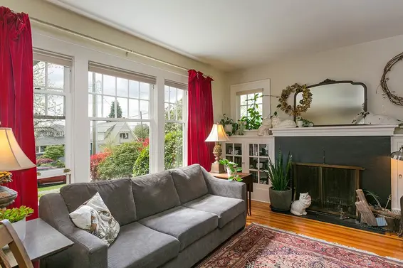 334 East 9Th Street, North Vancouver For Sale - image 2