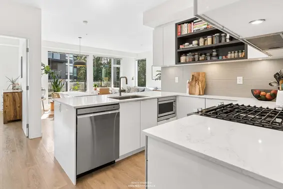 313 725 Marine Drive, North Vancouver For Sale - image 9
