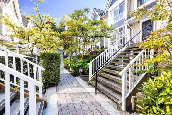 5 1027 Lynn Valley Road, North Vancouver