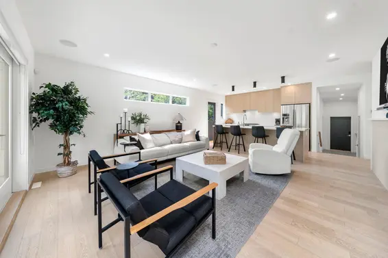 2025 Mackay Avenue, North Vancouver For Sale - image 3