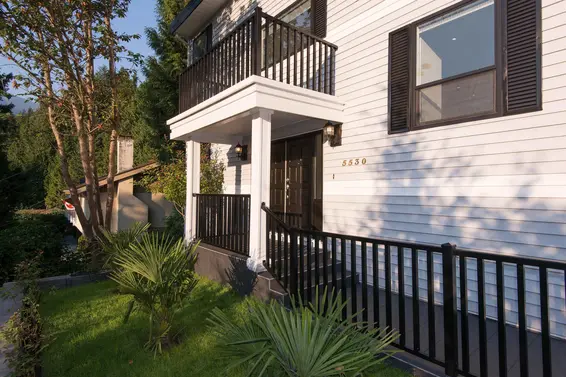5530 Greenleaf Road, West Vancouver For Sale - image 2