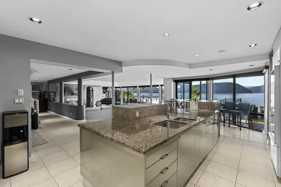 2 Strachan Point Road, West Vancouver For Sale - image 23