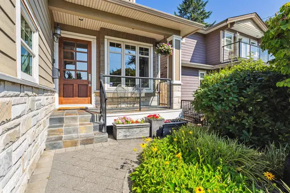 3512 Calder Avenue, North Vancouver For Sale - image 2