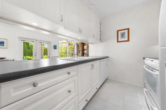101 2202 Marine Drive, West Vancouver For Sale - image 9