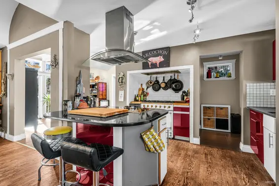 4621 Woodburn Place, West Vancouver For Sale - image 8
