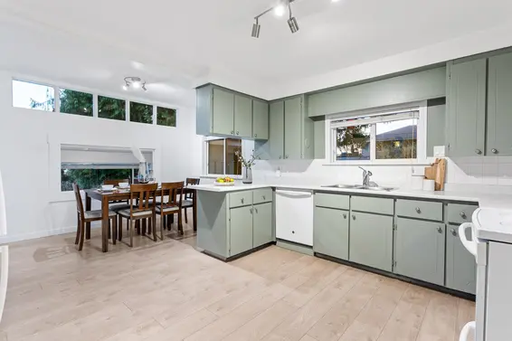 800 Calverhall Street, North Vancouver For Sale - image 11