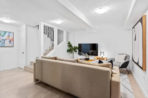 800 Calverhall Street, North Vancouver For Sale - image 17
