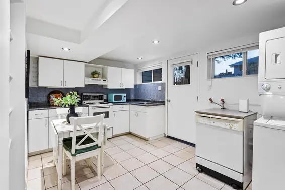800 Calverhall Street, North Vancouver For Sale - image 18