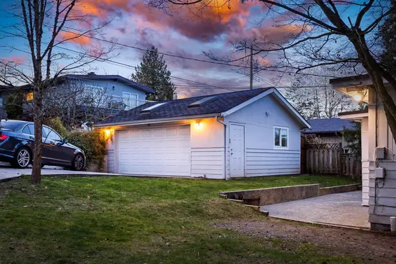 800 Calverhall Street, North Vancouver For Sale - image 38