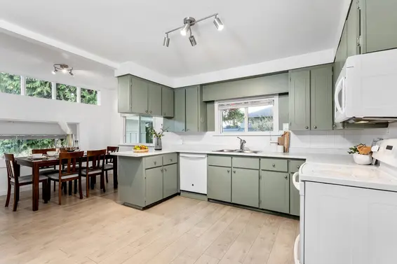 800 Calverhall Street, North Vancouver For Sale - image 6