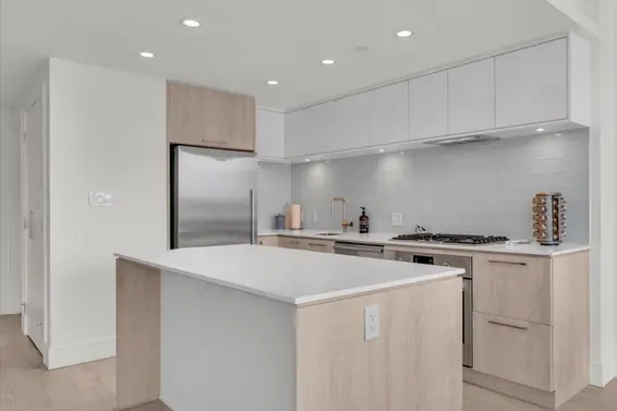 405 680 Seylynn Crescent, North Vancouver For Sale - image 3