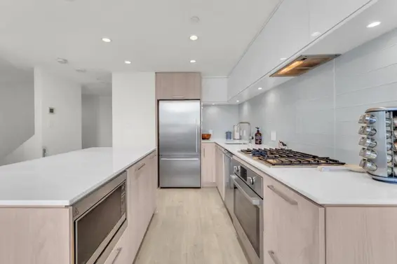 405 680 Seylynn Crescent, North Vancouver For Sale - image 4