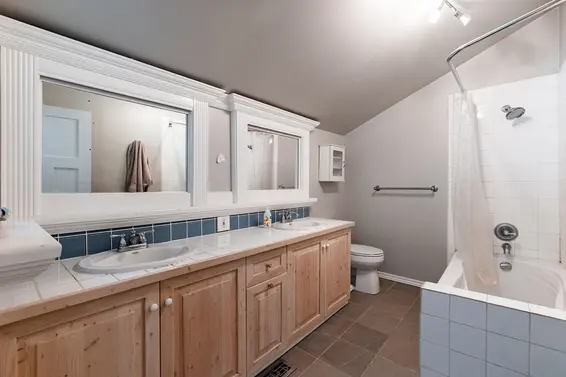 3015 Royal Avenue, North Vancouver For Sale - image 15