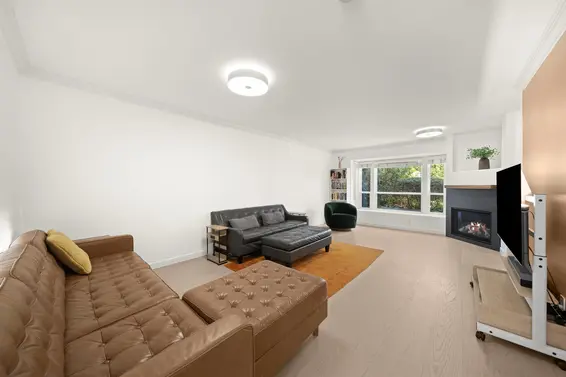111 225 East 6th Street, North Vancouver For Sale - image 2