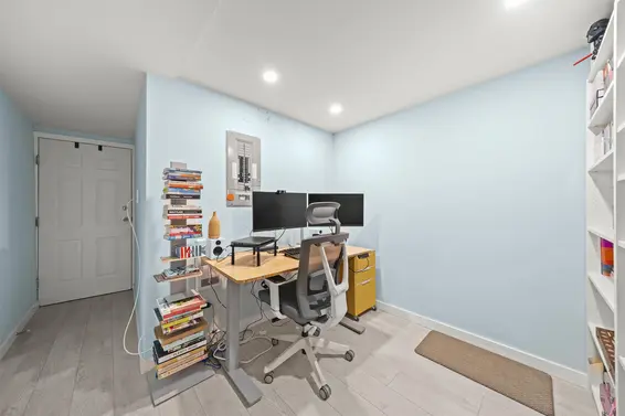 111 225 East 6th Street, North Vancouver For Sale - image 27
