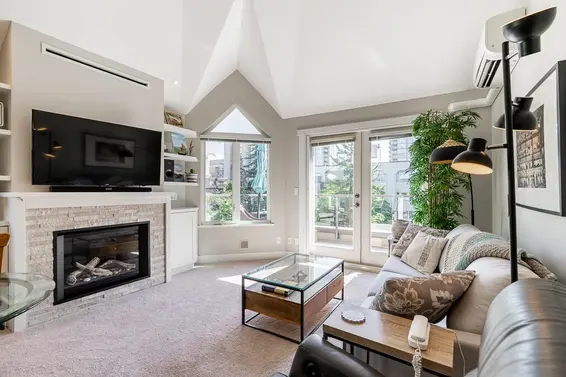 306 1535 Chesterfield Avenue, North Vancouver
