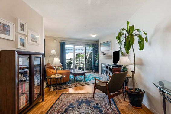 Just Listed // 226 332 Lonsdale Avenue