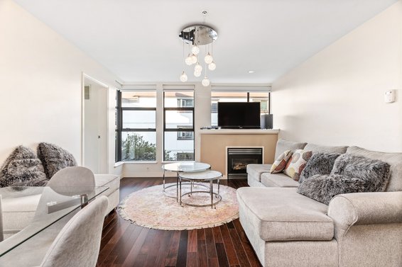 Just Listed // 411 345 Lonsdale Avenue