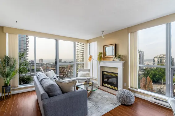 Just Listed // 906 108 E 14th Street