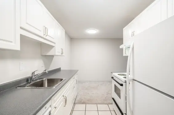 Just Listed // 215 275 W 2nd Street