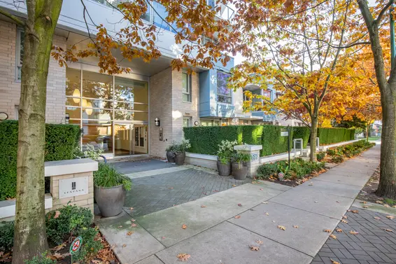 Sold // 705 175 W 2nd Street