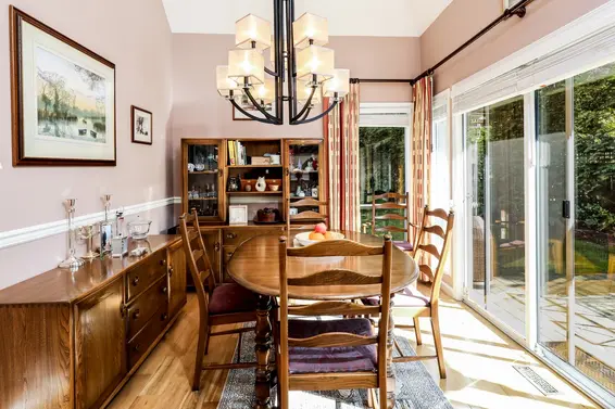 SOLD // 5-1001 Northlands Avenue