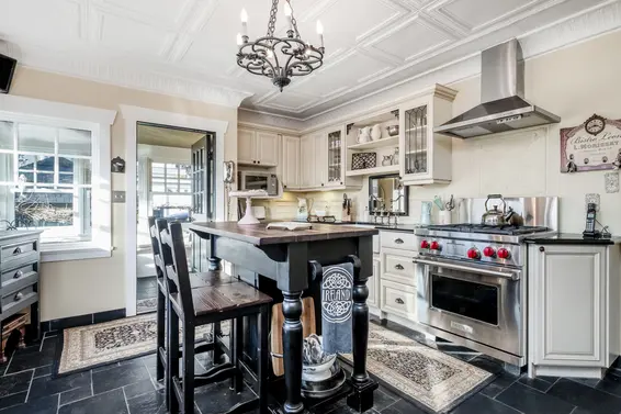 Just Listed // 338 West 25th Street