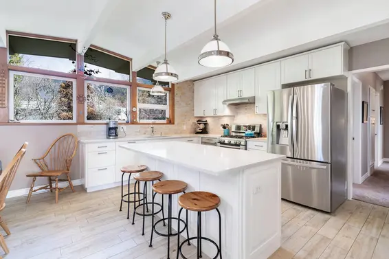 Just Listed // 408 W St James Road