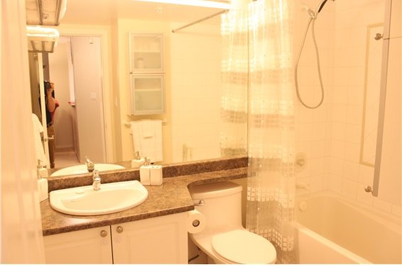 Bad MLS® Photo of the week: Can you spot the photog?