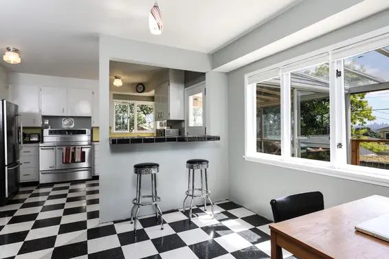 Sneak Peek / 809 East 5th Street