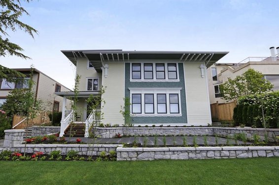 Heritage Home For Sale // 212 W 6th Street