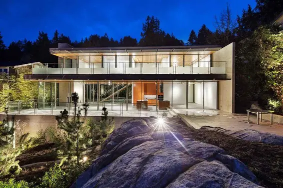 Trend // Floor to ceiling windows