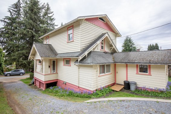Just Listed /// 352 E 24th Street