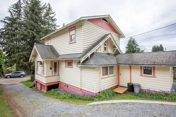 Just Listed /// 352 E 24th Street