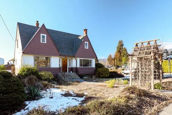 SOLD // 1357 Moody Avenue