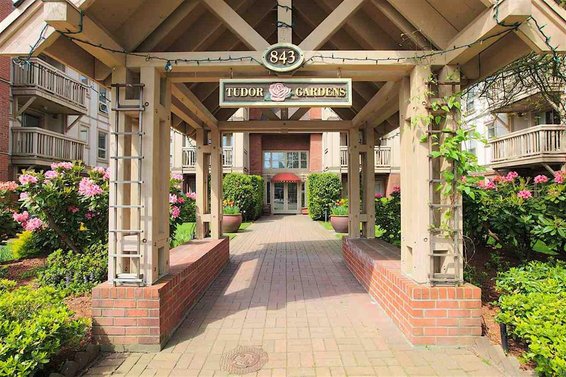 55+ Buildings in West Vancouver
