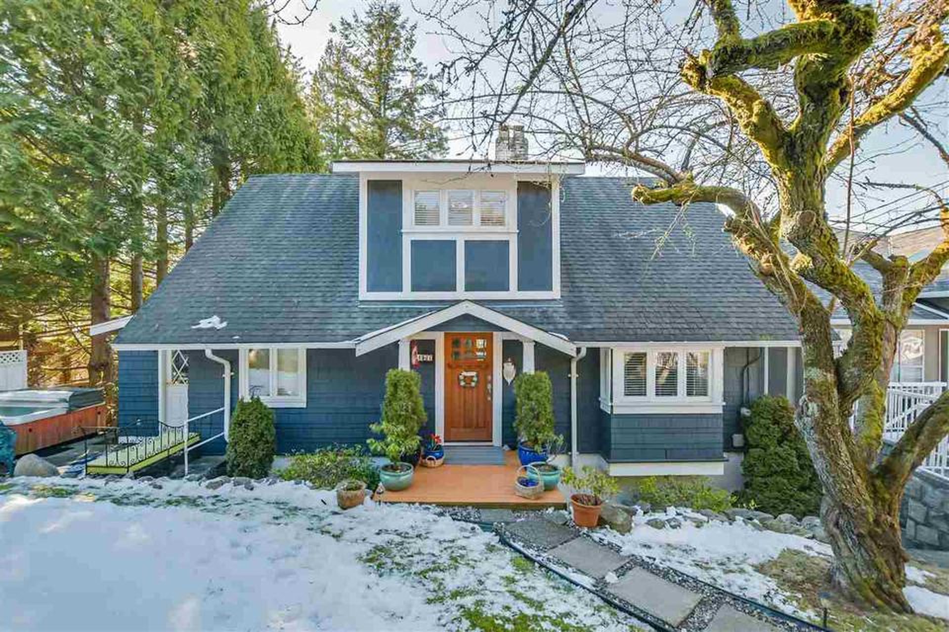 Heritage Home For Sale // 167 E St. James Rd